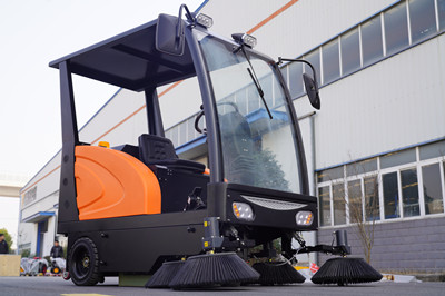 榮事達半封閉駕駛式掃地機 榮事達半封閉駕駛式掃地機.jpg